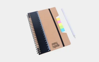 notes A5 z linijką i karteczkami samoprzylepnymi