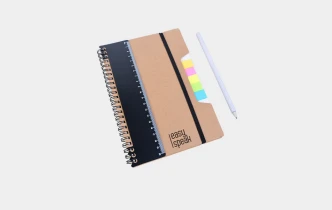 notes A5 z linijką i karteczkami samoprzylepnymi