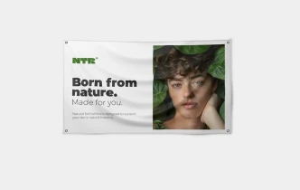 Baner tekstylne w wizualizacji z napisem Born From Nature