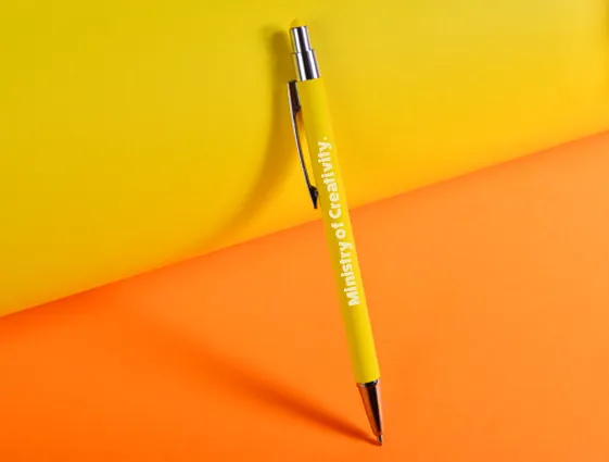 długopis metalowy soft touch z touch pen i srebrnymi akcentami  druk online 1