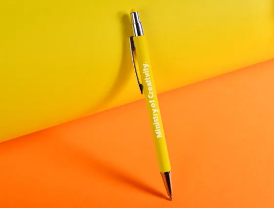 długopis metalowy soft touch z touch pen i srebrnymi akcentami druk online 1
