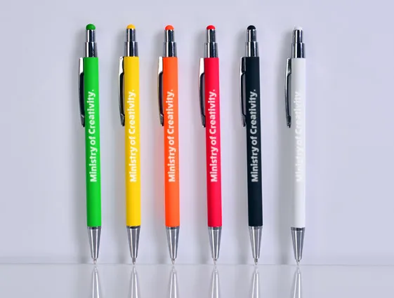 długopis metalowy soft touch z touch pen i srebrnymi akcentami druk online 2