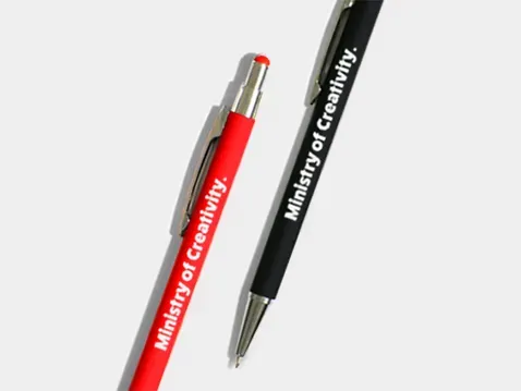 długopis metalowy soft touch z touch pen i srebrnymi akcentami 