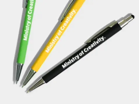 długopis metalowy soft touch z touch pen i srebrnymi akcentami 