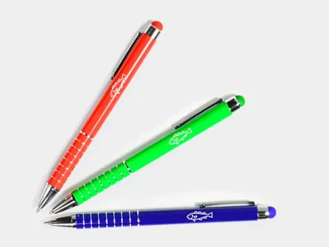 długopis metalowy z touch pen i zdobieniami na korpusie