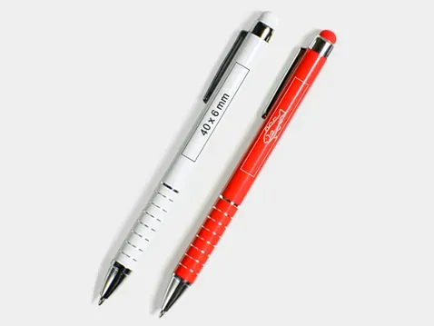 długopis metalowy z touch pen i zdobieniami na korpusie