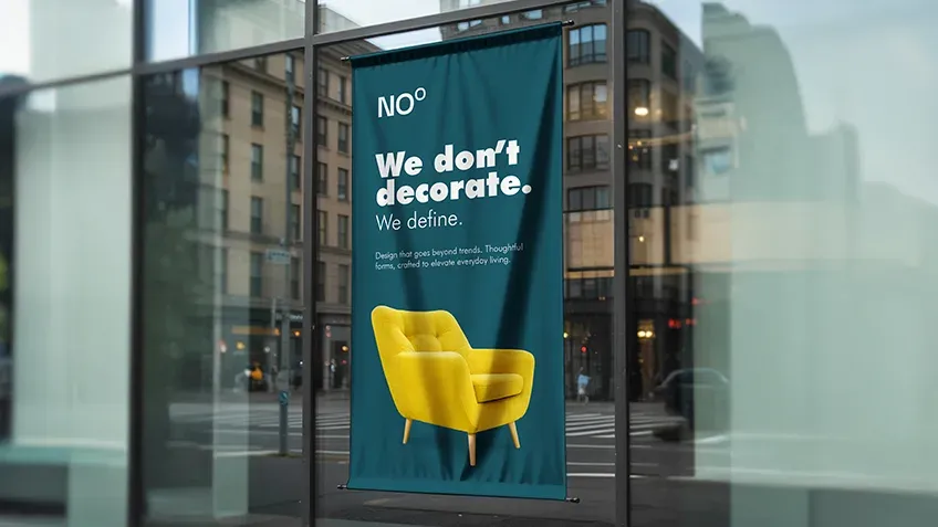 Baner tekstylny Blockout Blackback z grafiką żółtego fotela w witrynie sklepowej